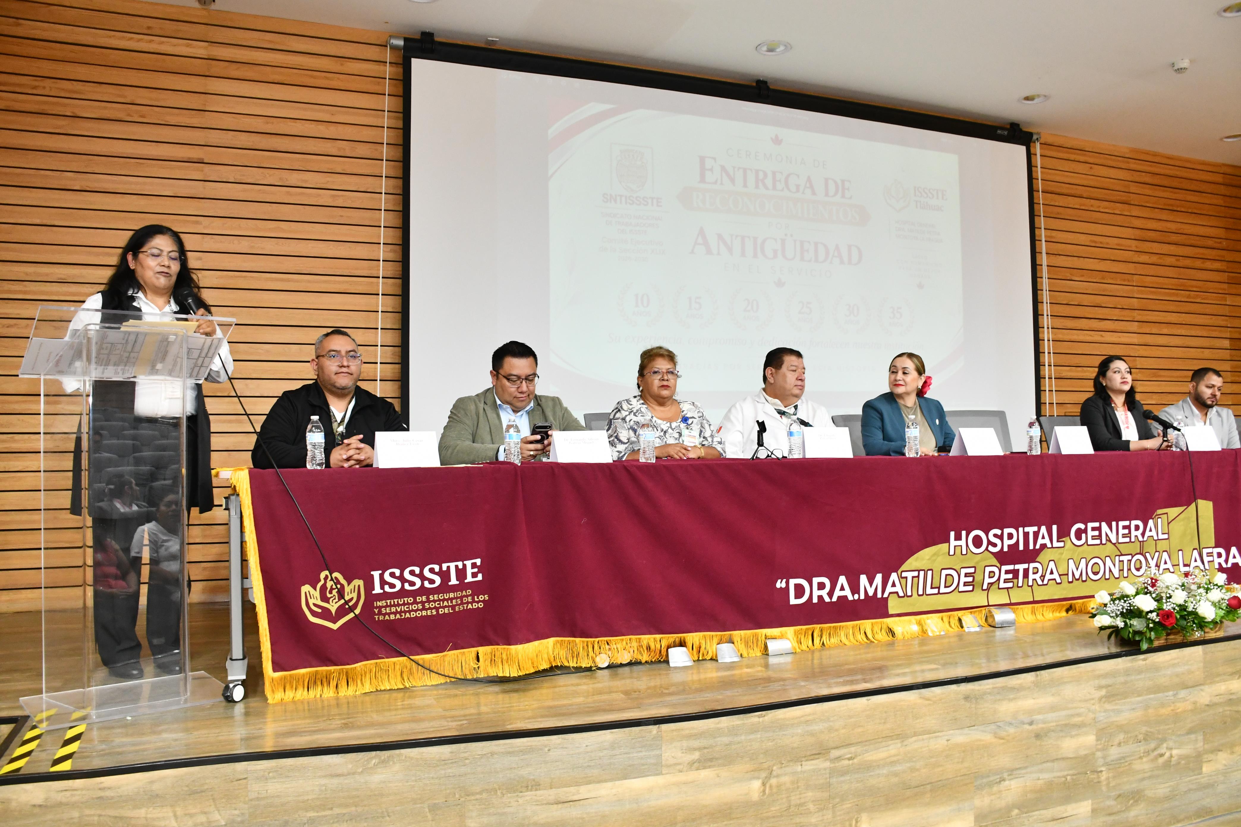 Entrega de Reconocimientos por Años de Servicio en el HG "Dra. Matilde Petra Montoya Lafragua" 